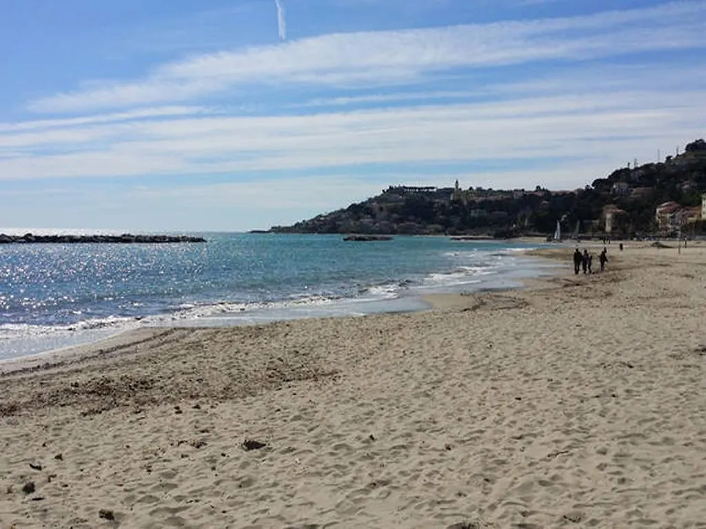 Rentopolis Fronte Mare Taggia Itália